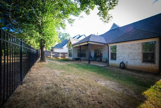 a view of a house with backyard and porch