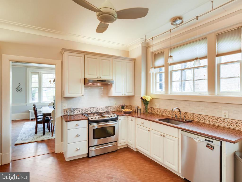 3813 Fenchurch Road Baltimore, MD 21218 - Photo 9 of 28 Gallery Image 9