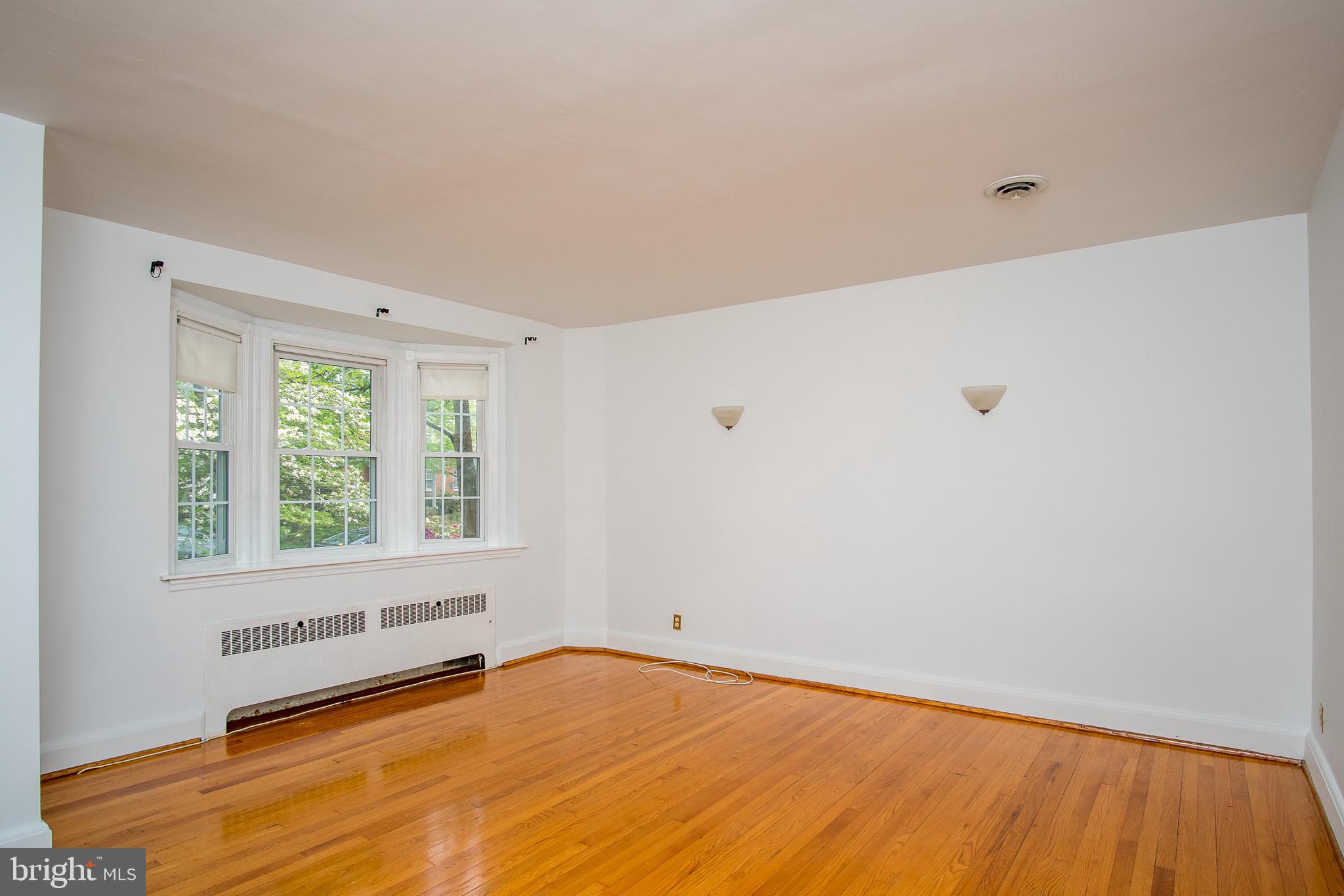 77 Dunkirk Road Baltimore, MD 21212 - Photo 6 of 24 Living Room (alt view)