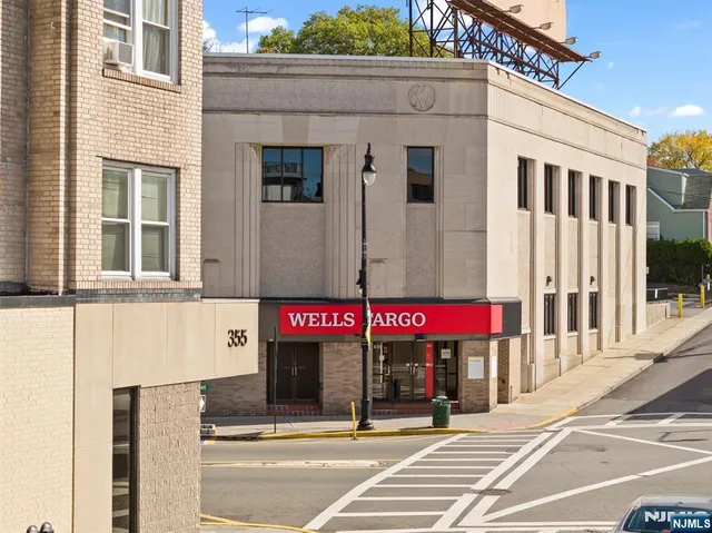 a picture of street sign