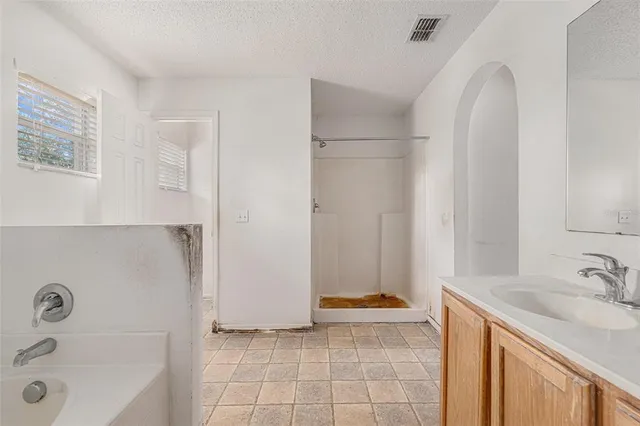 a view of empty room with ceiling fan