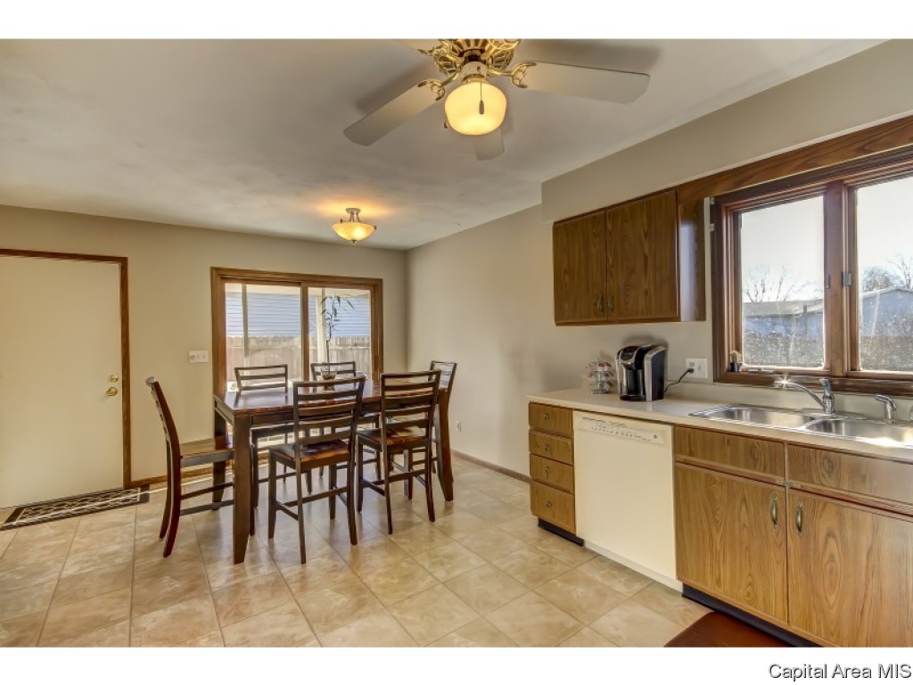 212 Tulip Drive Springfield, IL 62707 - Photo 11 of 36 Gallery Image 11