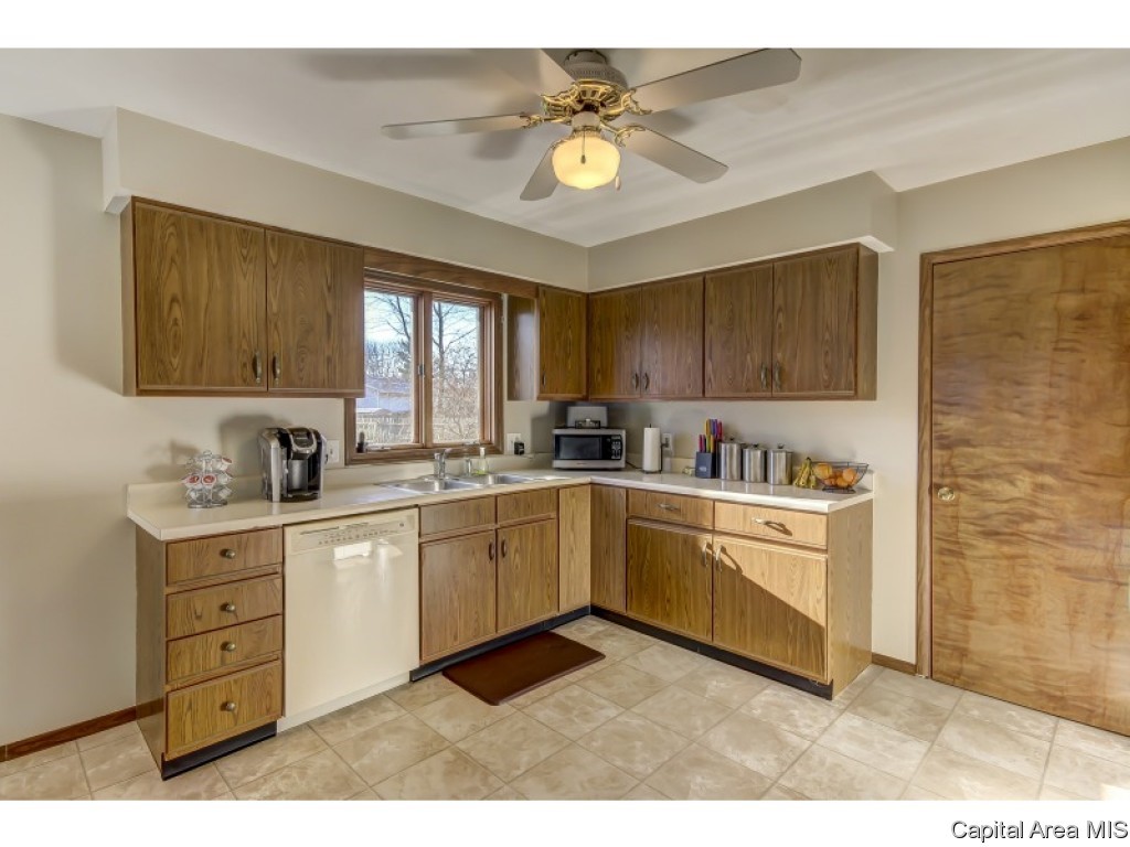 212 Tulip Drive Springfield, IL 62707 - Photo 14 of 36 Gallery Image 14
