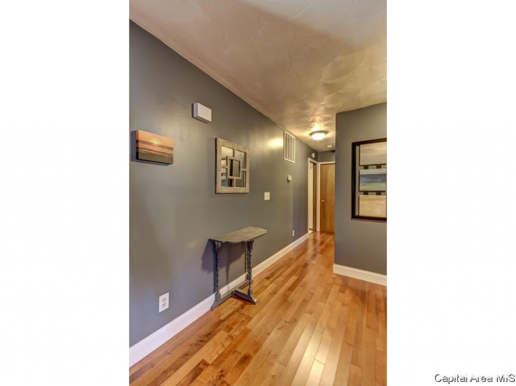 212 Tulip Drive Springfield, IL 62707 - Photo 9 of 36 Gallery Image 9