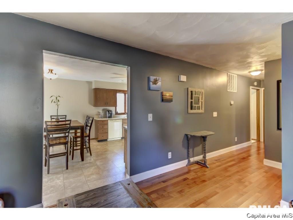 212 Tulip Drive Springfield, IL 62707 - Photo 10 of 36 Gallery Image 10