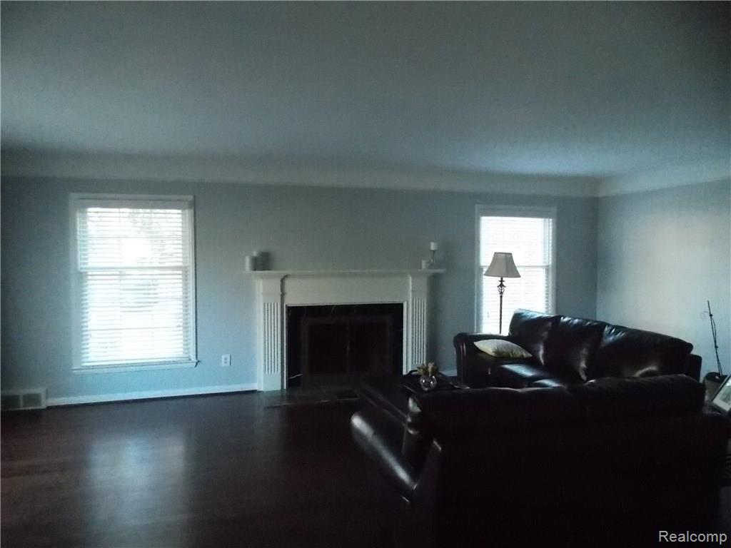 991 North Oxford Road Grosse Pointe, MI 48236 - Photo 10 of 19 DSCN1826.JPG