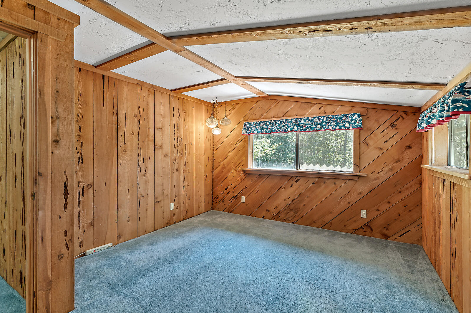 3990 Galice Road Merlin, OR 97532 - Photo 38 of 43 a view of an empty room with a window