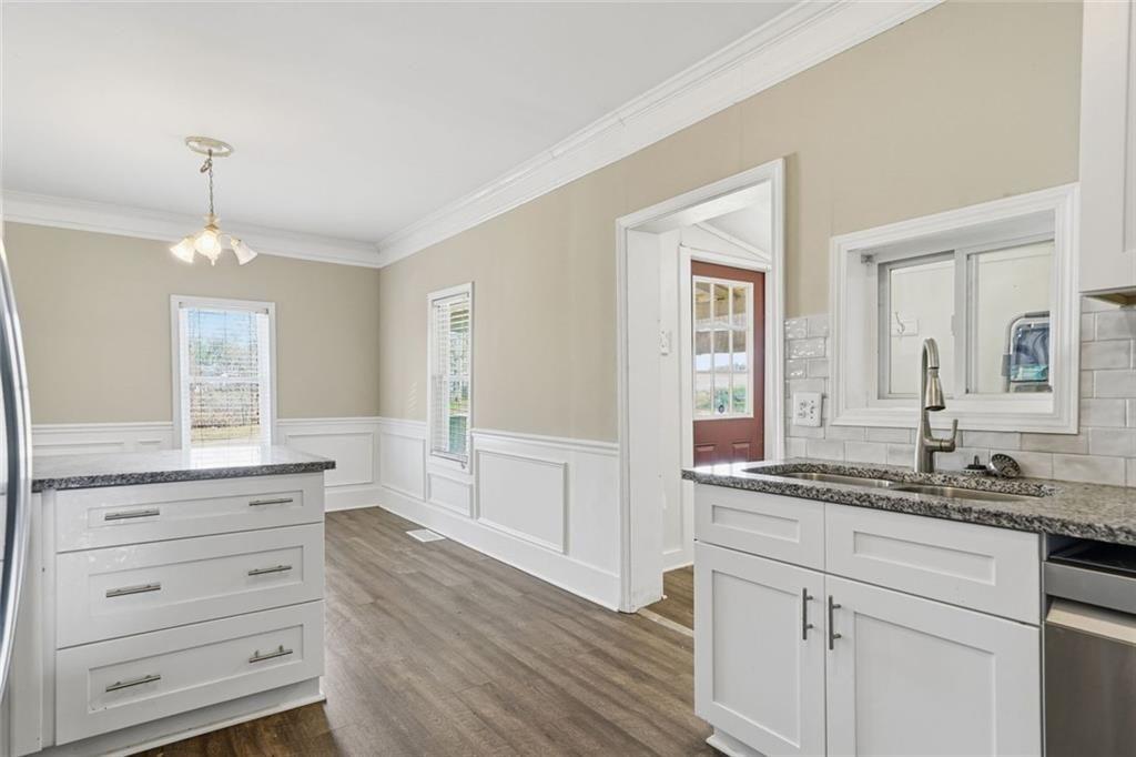 174 Cherokee Avenue Nelson, GA 30151 - Photo 18 of 28 a bathroom with a sink and a mirror