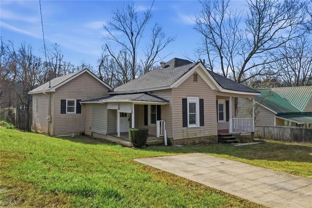 174 Cherokee Avenue Nelson, GA 30151 - Photo 4 of 28 a front view of a house with yard and green space