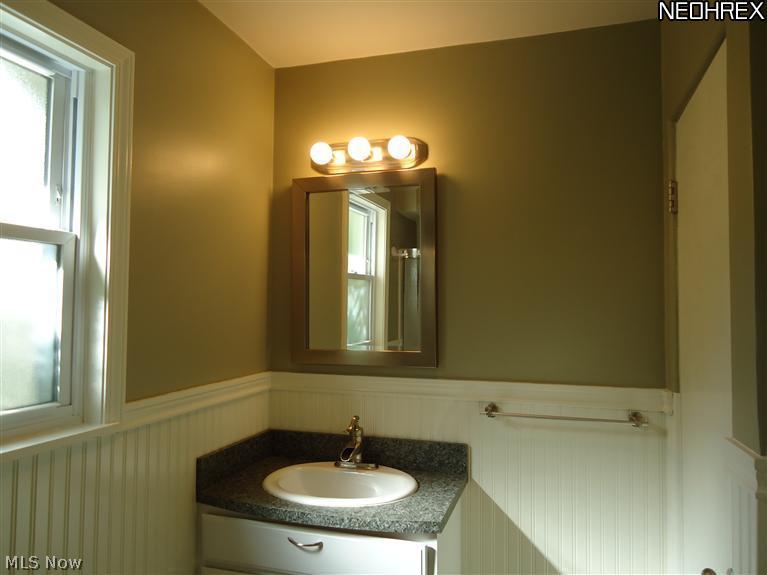 1372 Ford Road Lyndhurst, OH 44124 - Photo 11 of 16