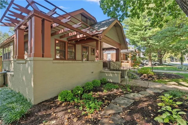 $415,000 | 4166 Cambridge Street, Kansas City, KS 66103