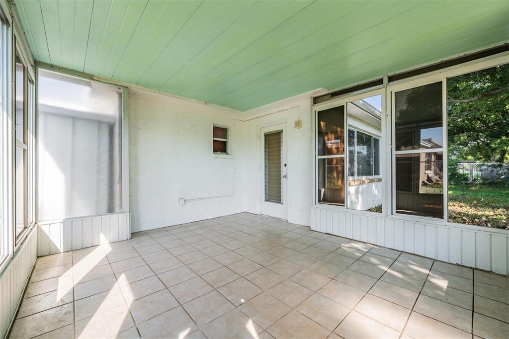 10810 Leeds Road Port Richey, FL 34668 - Photo 22 of 29 HUGE SCREENED in LANAI