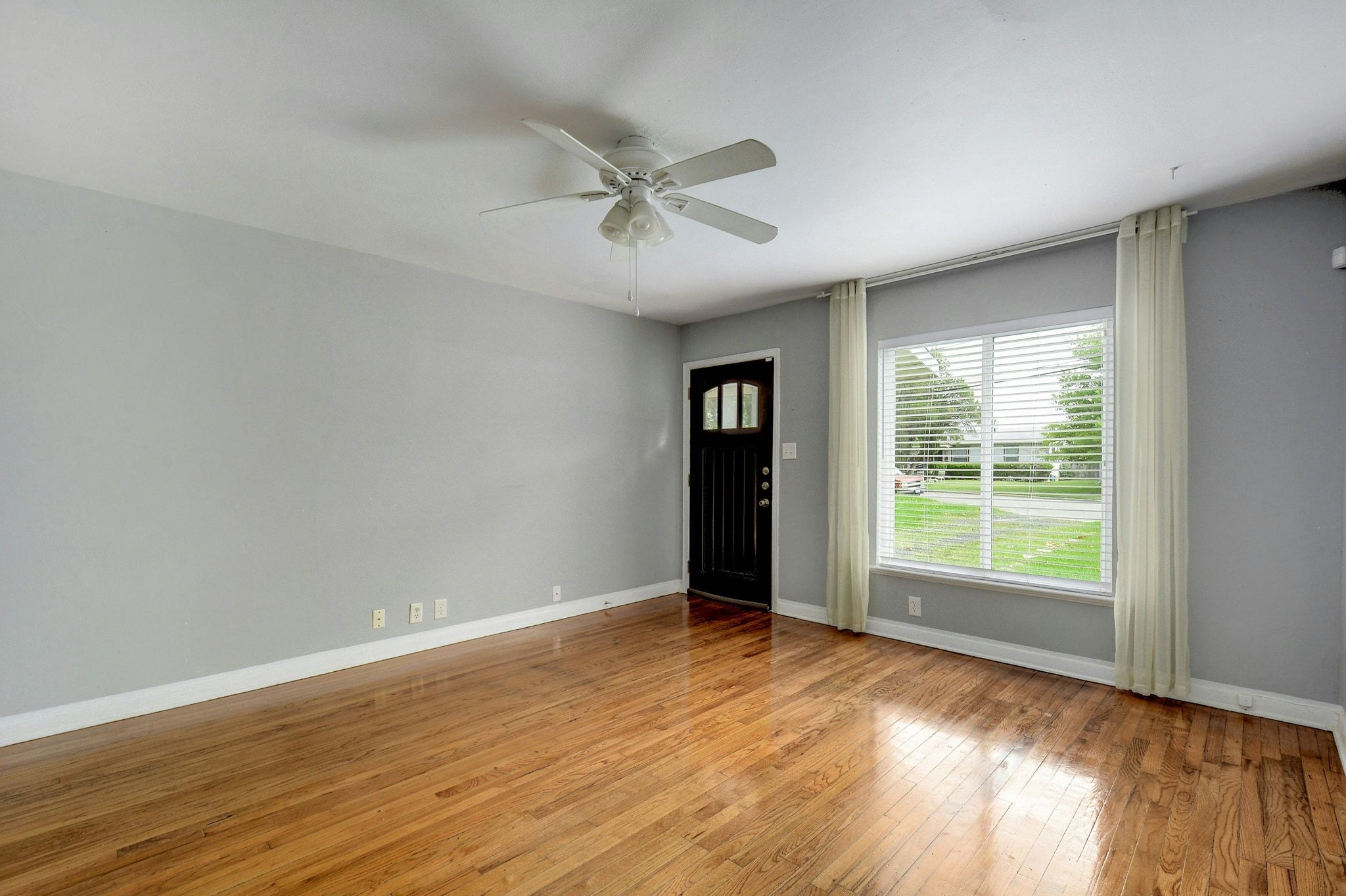 907 East 56th Street Austin, TX 78751 - Photo 5 of 20 a view of an empty room with wooden floor and a window