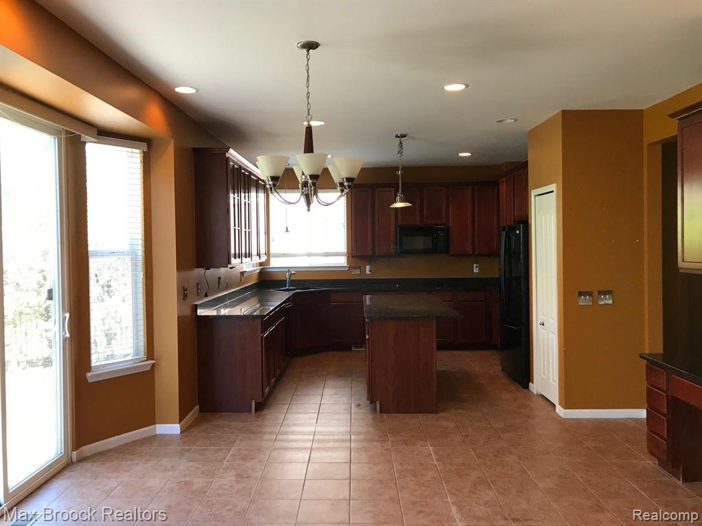 30389 Bradmore Road Warren, MI 48092 - Photo 8 of 22