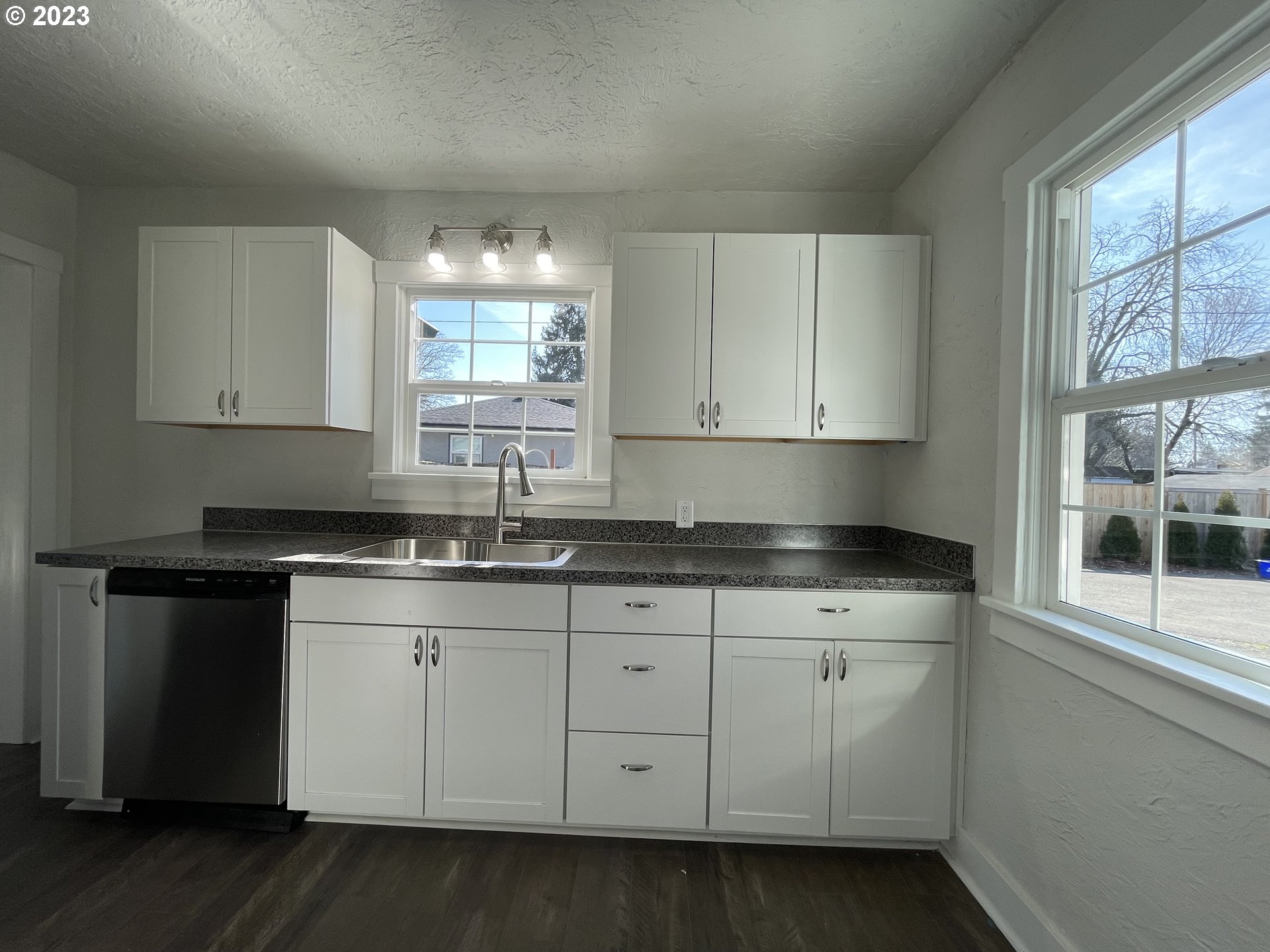 1670 River Road Eugene, OR 97404 - Photo 11 of 32 Kitchen