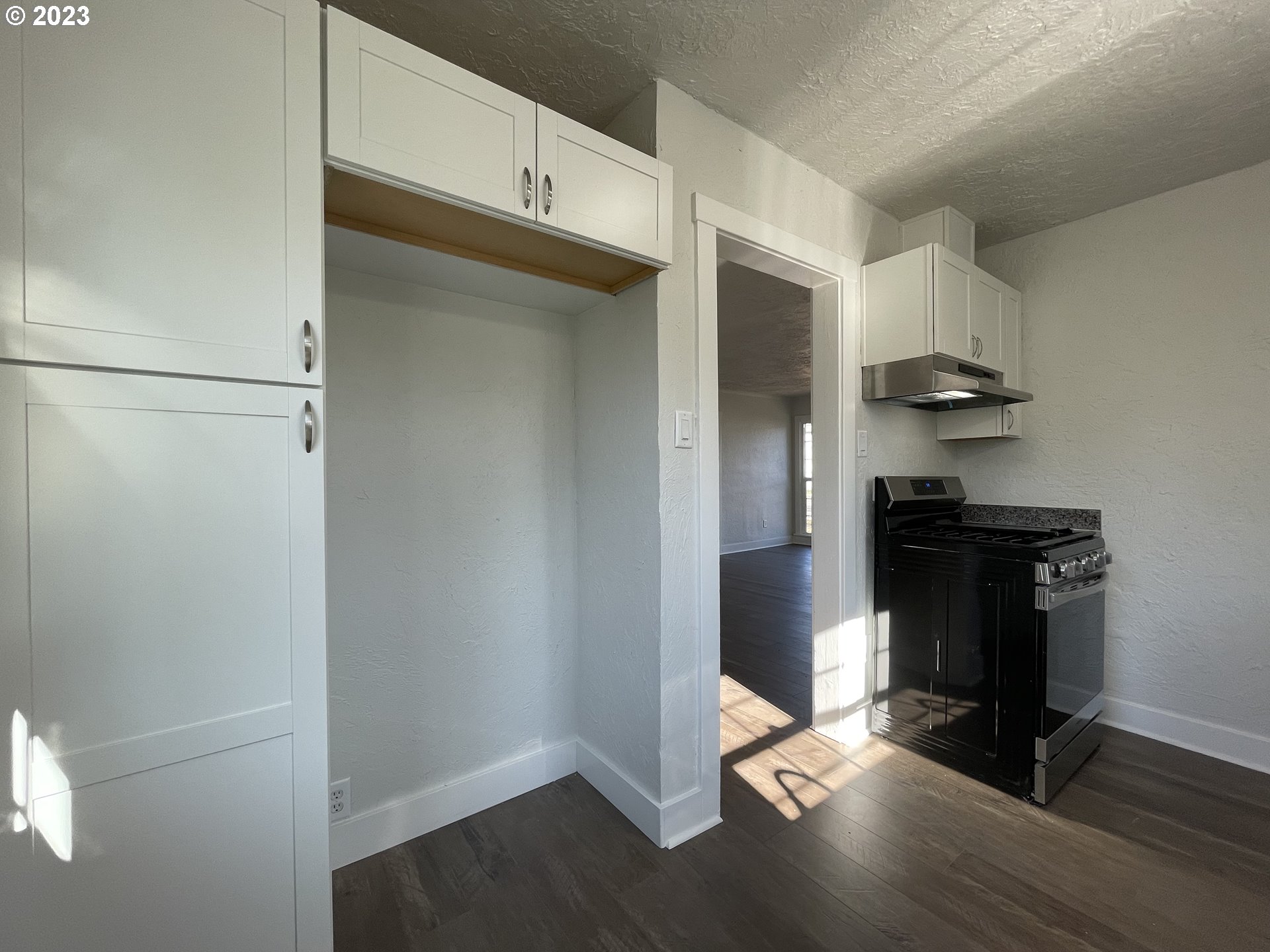 1670 River Road Eugene, OR 97404 - Photo 12 of 32 Kitchen