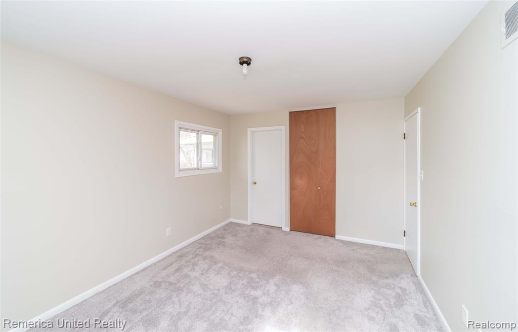 945 North Commerce Road Commerce Township, MI 48382 - Photo 24 of 59