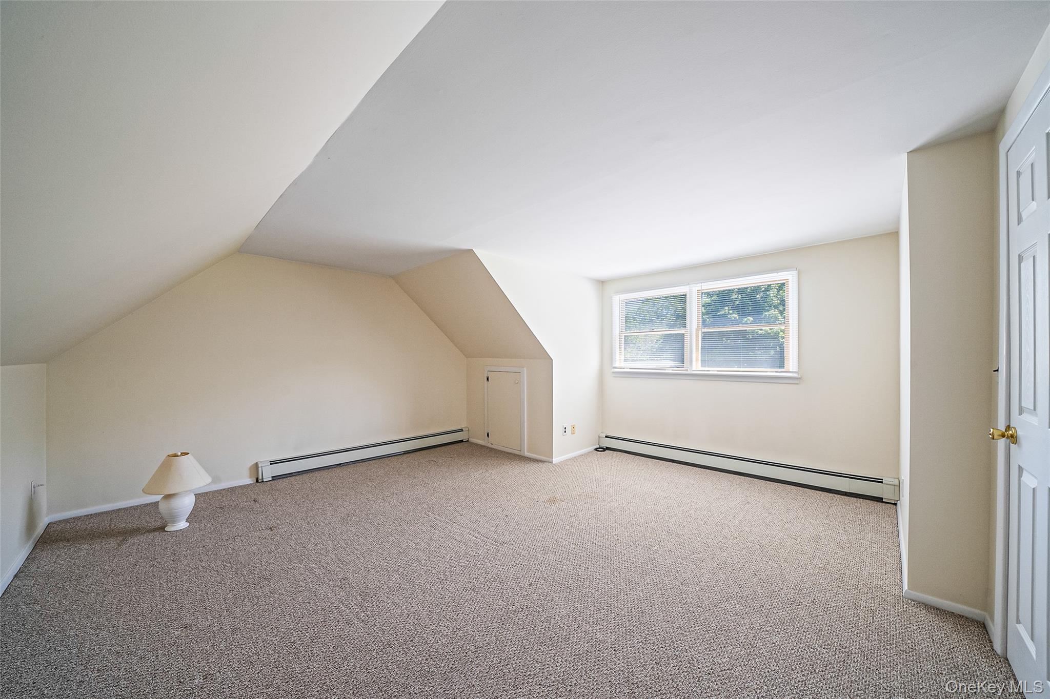 376 South Country Road East Patchogue, NY 11772 - Photo 25 of 36