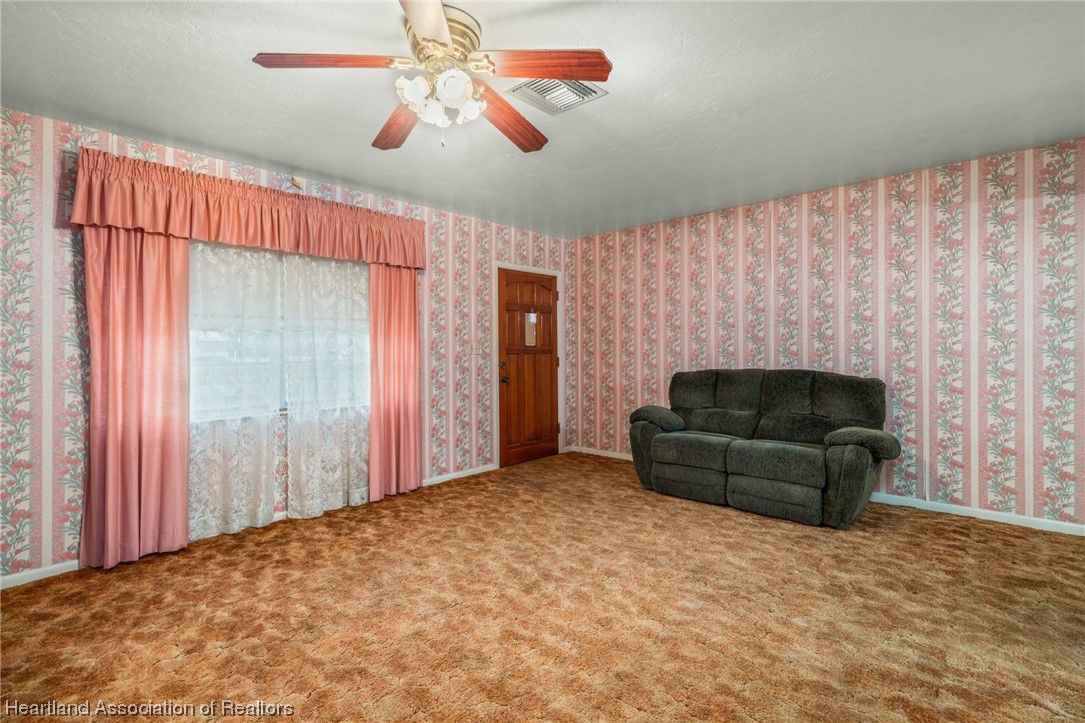 1221 Forest Road Sebring, FL 33872 - Photo 11 of 31 a living room with furniture and a flat screen tv