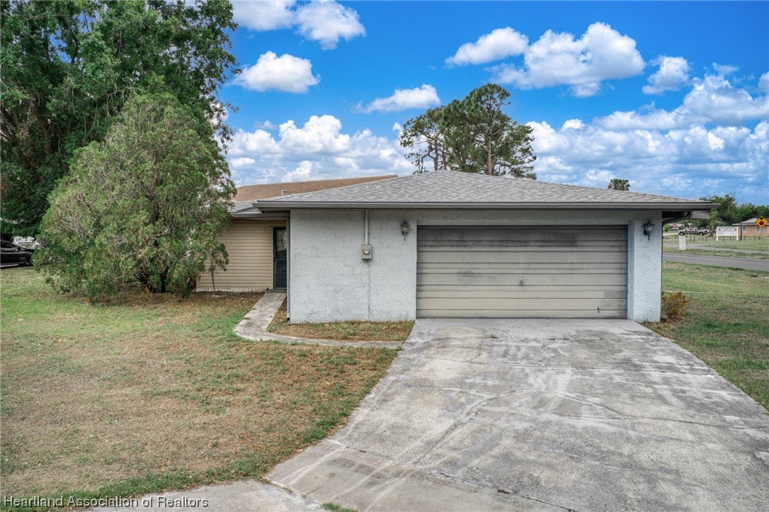 1221 Forest Road Sebring, FL 33872 - Photo 7 of 31 a front view of a house with a yard