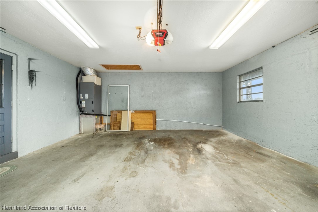 1221 Forest Road Sebring, FL 33872 - Photo 8 of 31 a view of a room with gym equipment