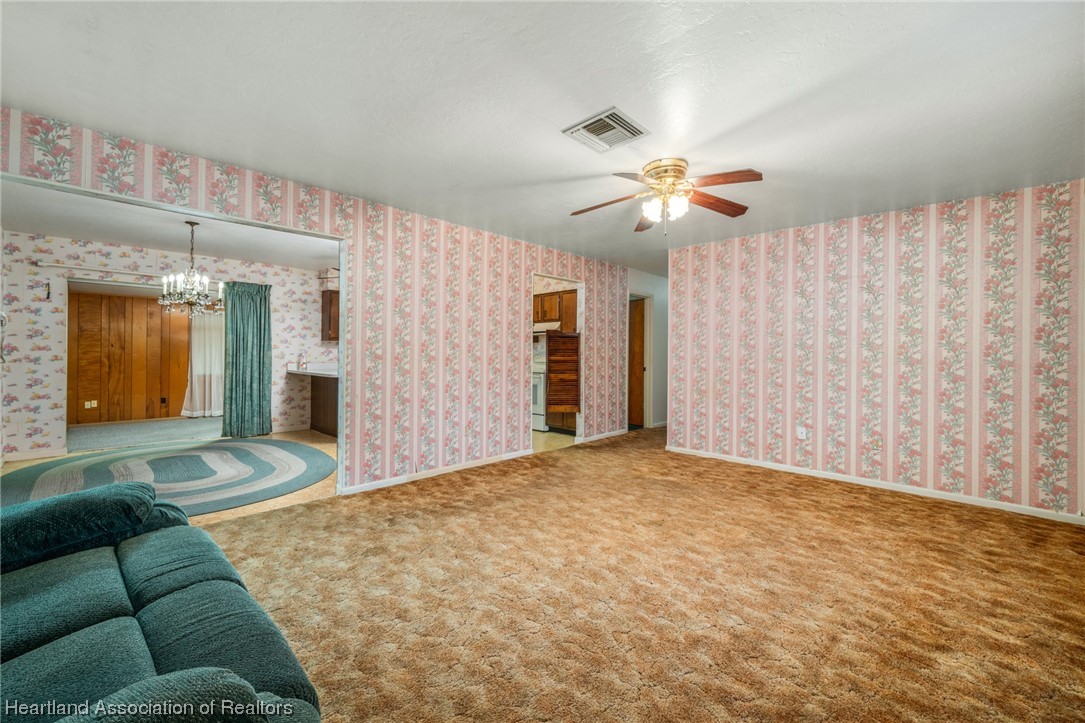 1221 Forest Road Sebring, FL 33872 - Photo 10 of 31 a view of livingroom with hardwood floor and a ceiling fan