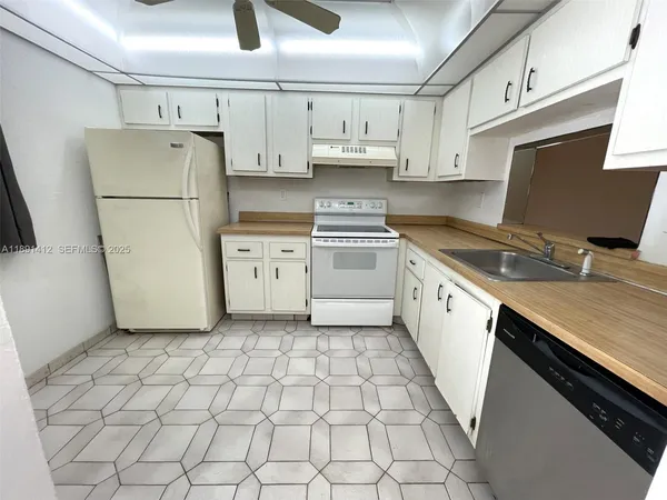 $1,600 | 1810 Southwest 81st Avenue, Unit 2401, North Lauderdale, FL 33068