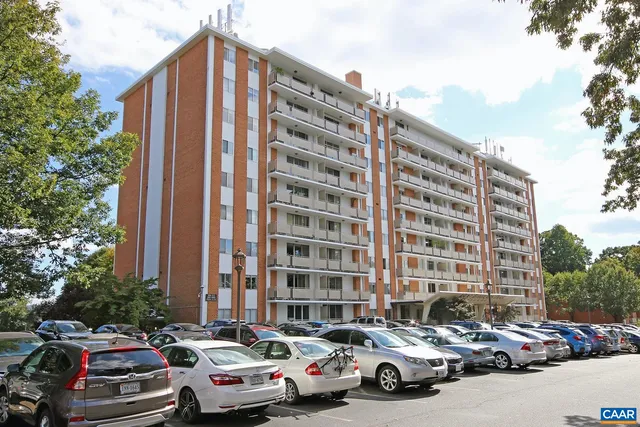 $1,650 | 1800 Jefferson Park Avenue, Unit 302, Charlottesville, VA 22903