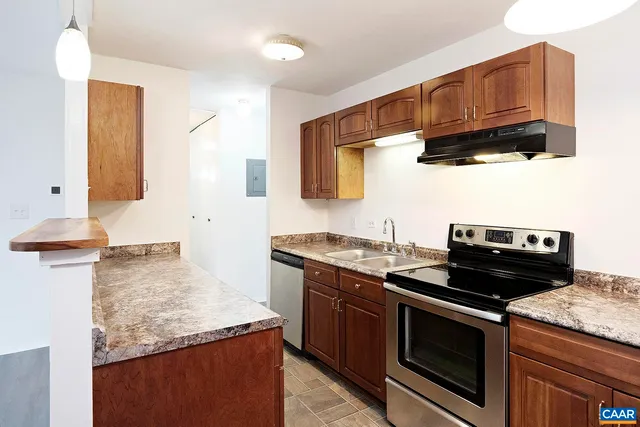 $1,650 | 1800 Jefferson Park Avenue, Unit 302, Charlottesville, VA 22903