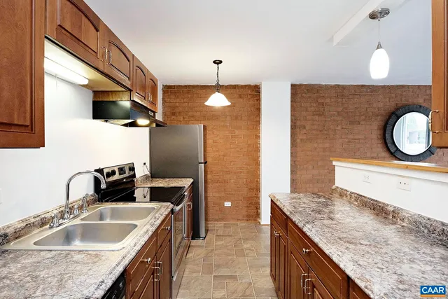 $1,650 | 1800 Jefferson Park Avenue, Unit 302, Charlottesville, VA 22903