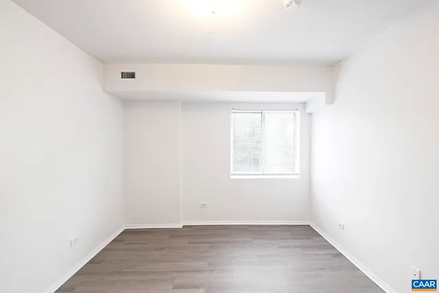 $1,650 | 1800 Jefferson Park Avenue, Unit 302, Charlottesville, VA 22903