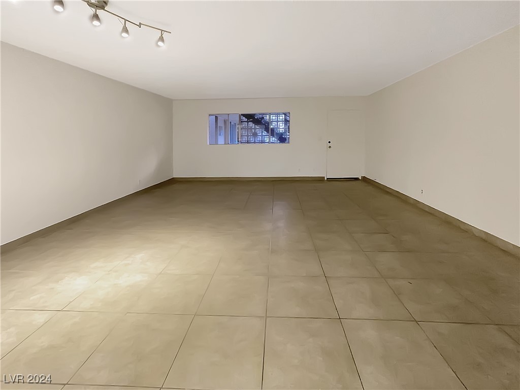 356 East Desert Inn Road, Unit 109 Las Vegas, NV 89109 - Photo 12 of 29 Gallery Image 12