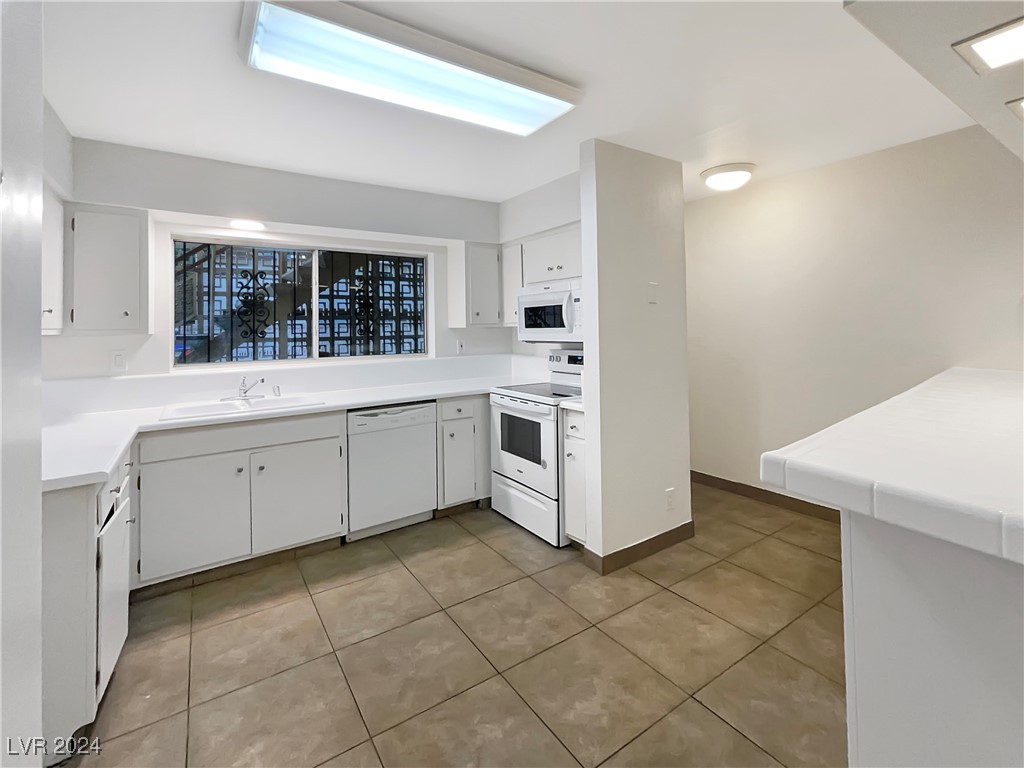 356 East Desert Inn Road, Unit 109 Las Vegas, NV 89109 - Photo 23 of 29 Gallery Image 23