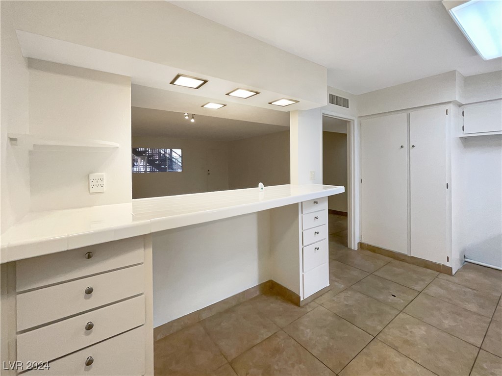 356 East Desert Inn Road, Unit 109 Las Vegas, NV 89109 - Photo 24 of 29 Gallery Image 24