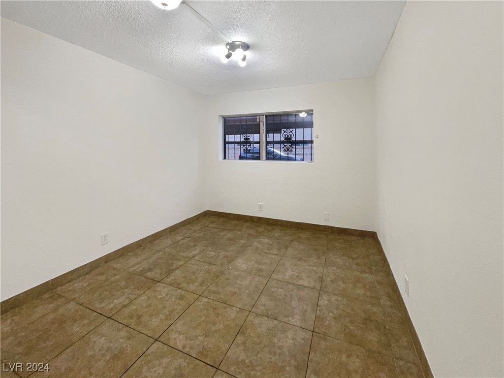 356 East Desert Inn Road, Unit 109 Las Vegas, NV 89109 - Photo 5 of 29 Gallery Image 5