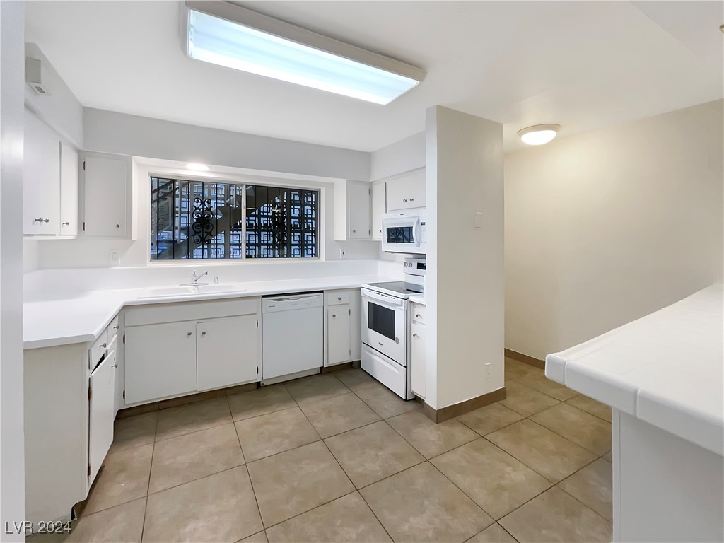 356 East Desert Inn Road, Unit 109 Las Vegas, NV 89109 - Photo 6 of 29 Gallery Image 6