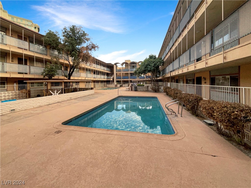 356 East Desert Inn Road, Unit 109 Las Vegas, NV 89109 - Photo 8 of 29 Gallery Image 8