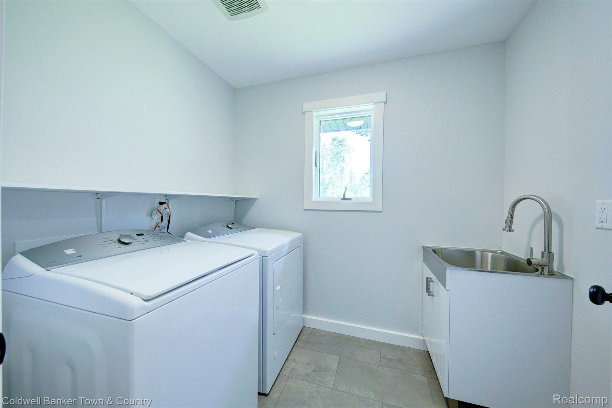 5465 East Allen Road Howell, MI 48855 - Photo 41 of 81 Main floor Laundry