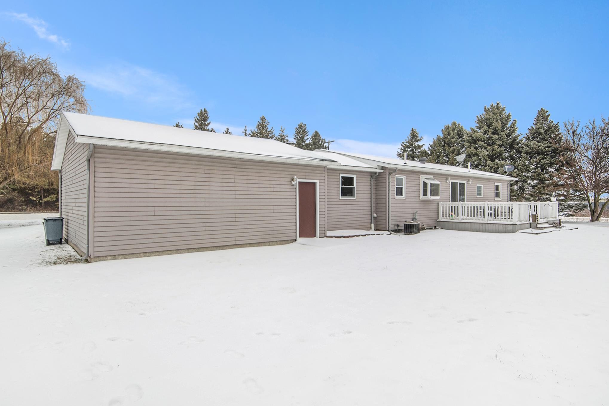 9484 North Lewis Road Clio, MI 48420 - Photo 8 of 37 50102179-7.JPG