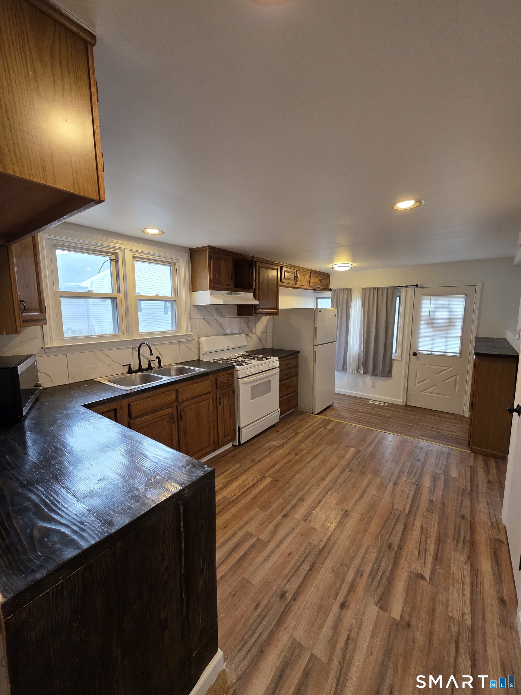 784 Howe Avenue Shelton, CT 06484 - Photo 6 of 16