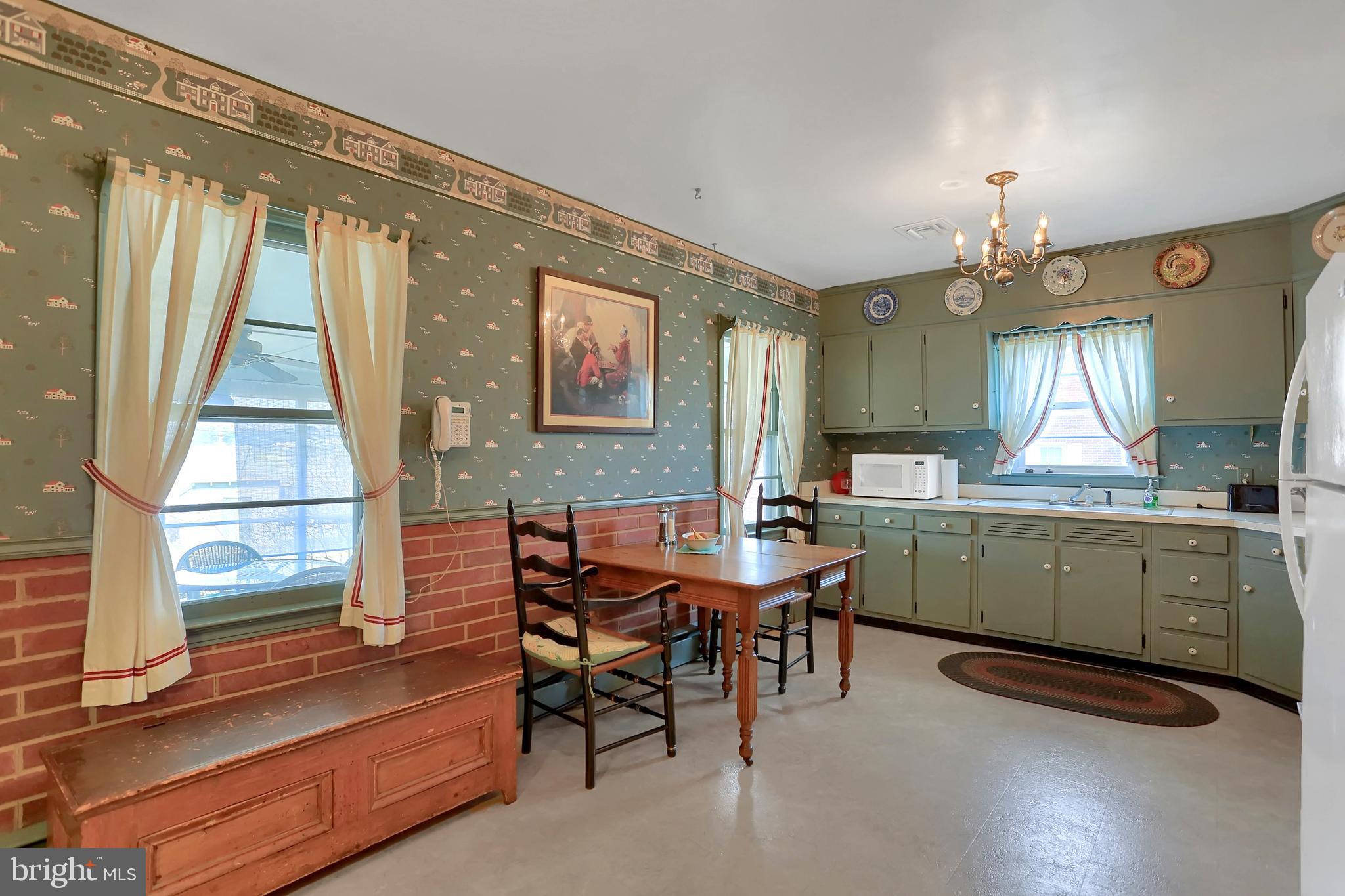 51 West Hoke Street Spring Grove, PA 17362 - Photo 7 of 41 Gallery Image 7