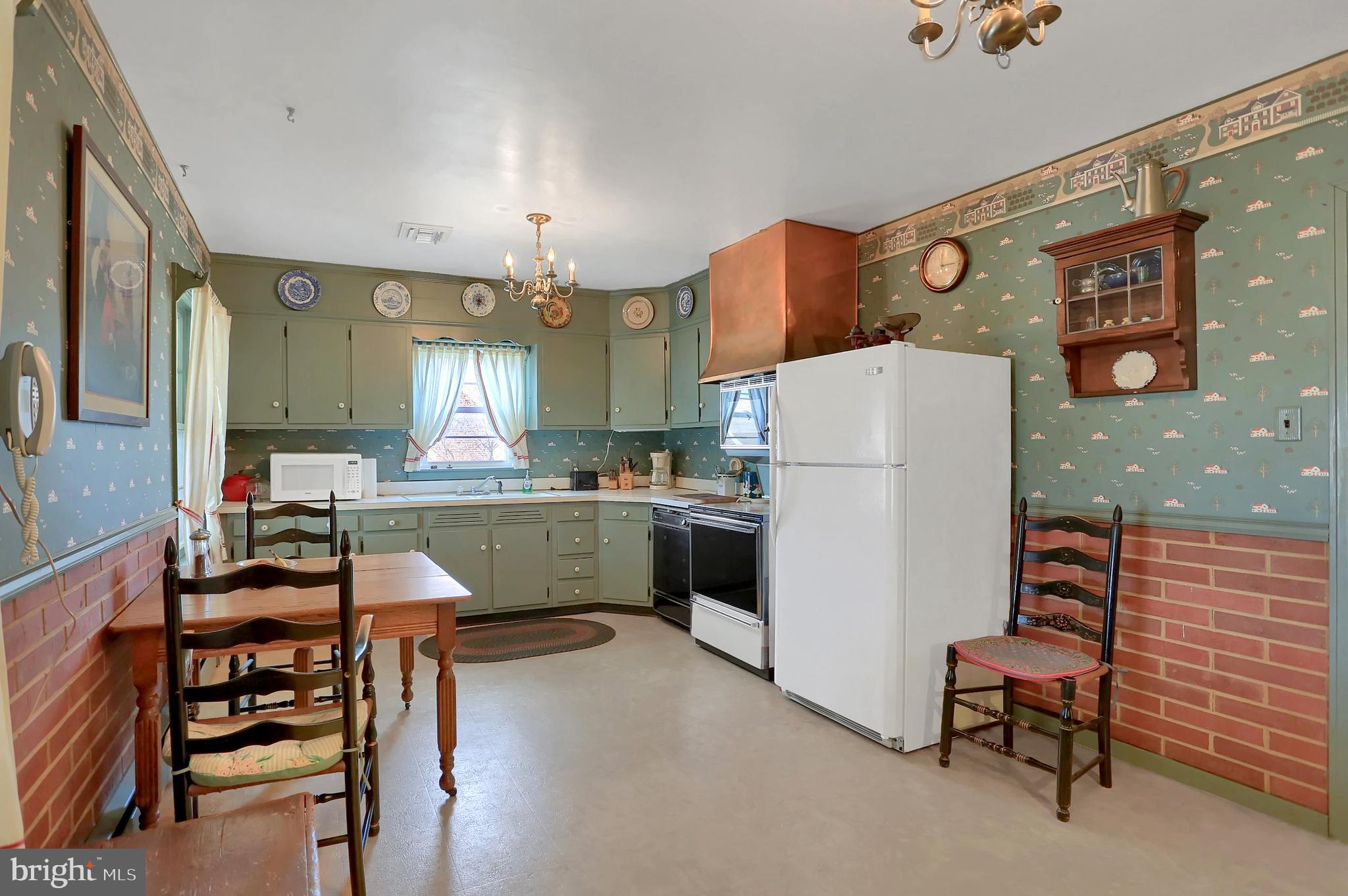 51 West Hoke Street Spring Grove, PA 17362 - Photo 9 of 41 Gallery Image 9