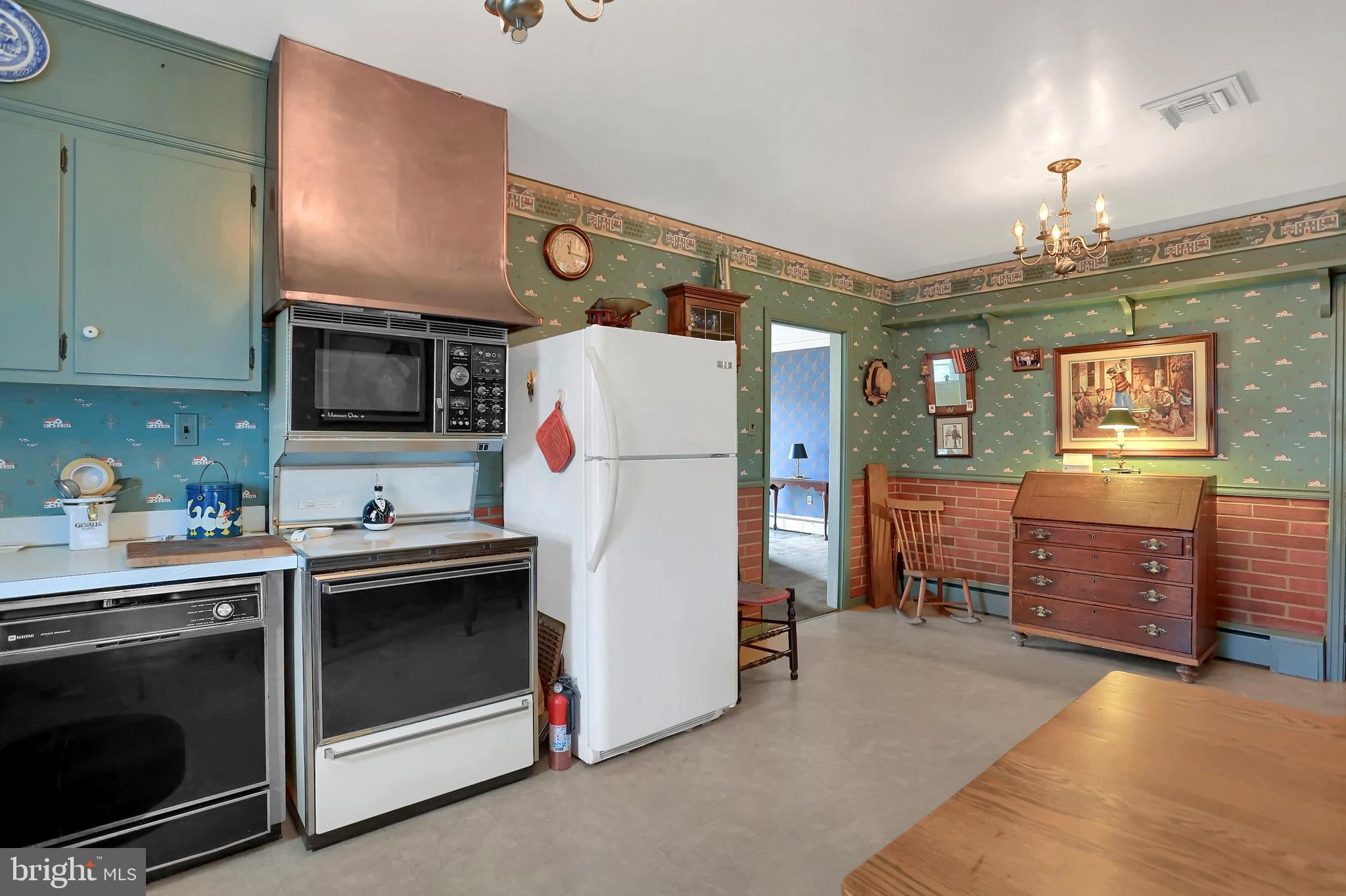 51 West Hoke Street Spring Grove, PA 17362 - Photo 10 of 41 Gallery Image 10