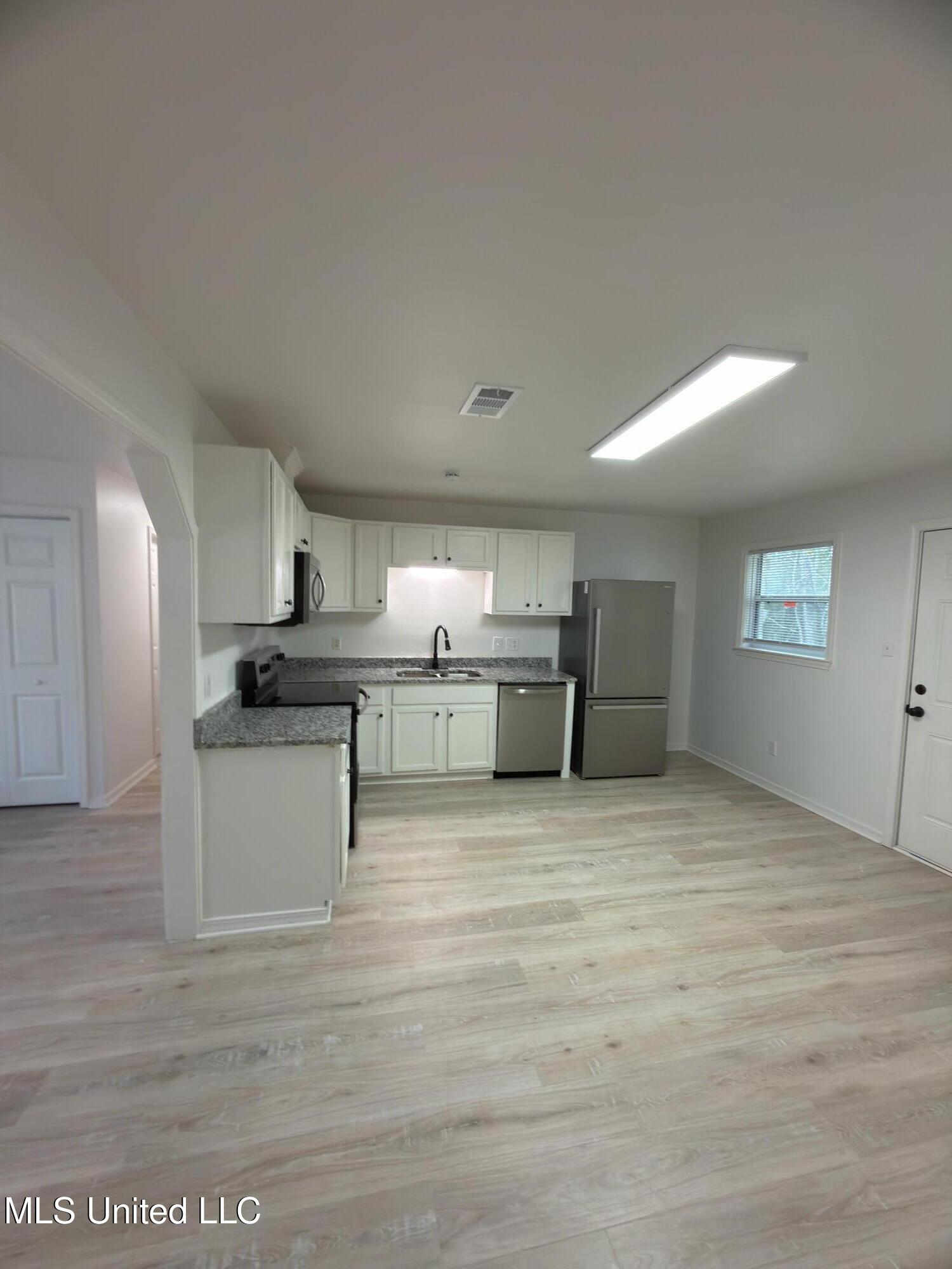 6517 Lancaster Boulevard Ocean Springs, MS 39564 - Photo 4 of 8 IMG_1258