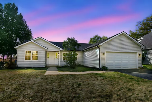 $349,900 | 220 West Ashton Drive, Maple Park, IL 60151