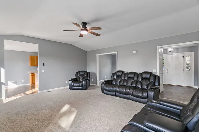 $349,900 | 220 West Ashton Drive, Maple Park, IL 60151