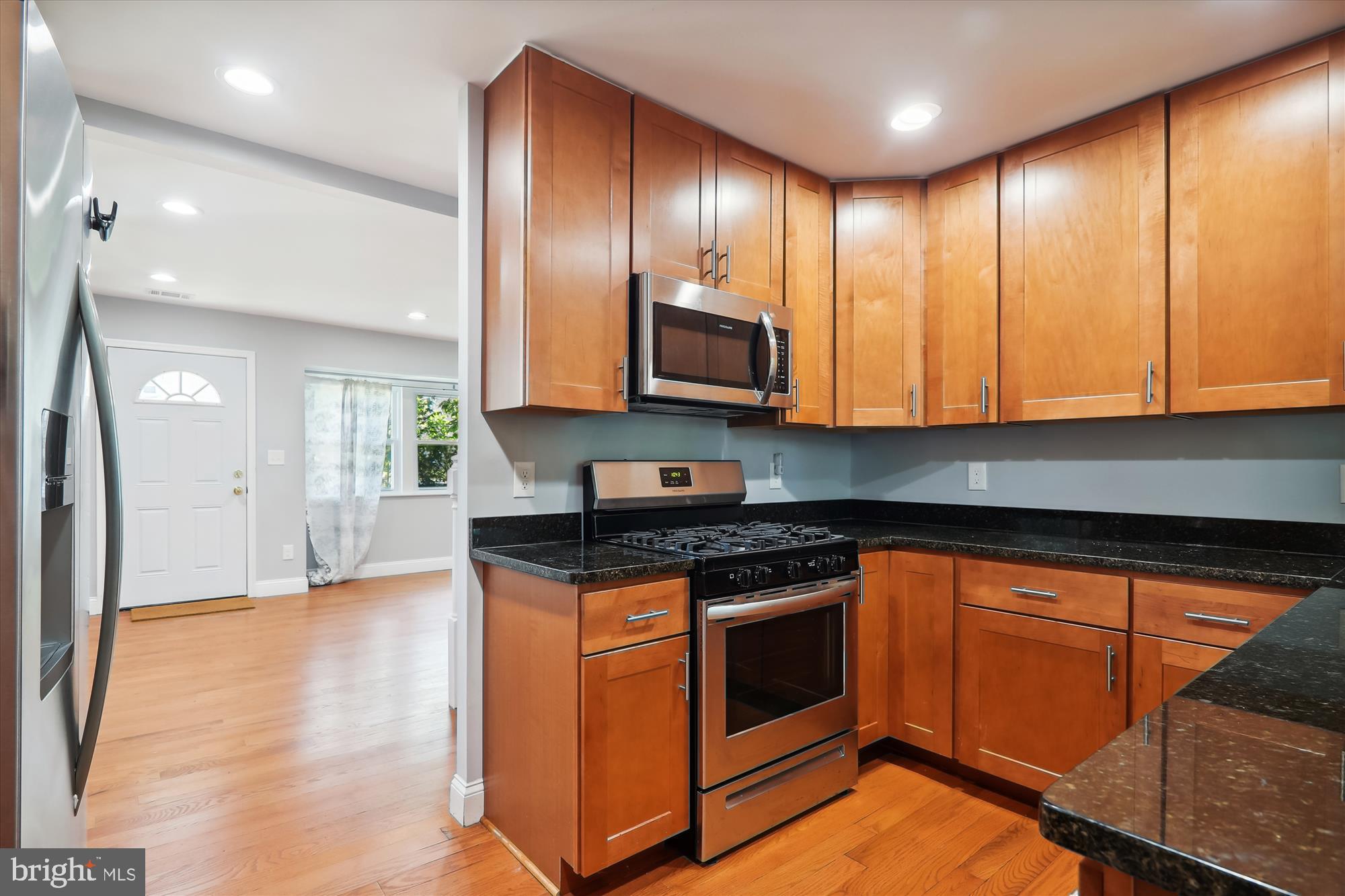 7103 Decatur Street Hyattsville, MD 20784 - Photo 3 of 20