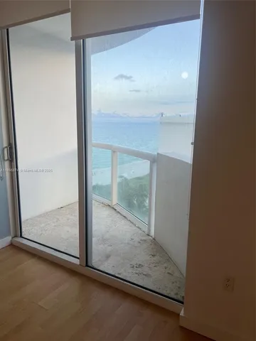 $3,100 | 6365 Collins Avenue, Unit 1105, Miami Beach, FL 33141