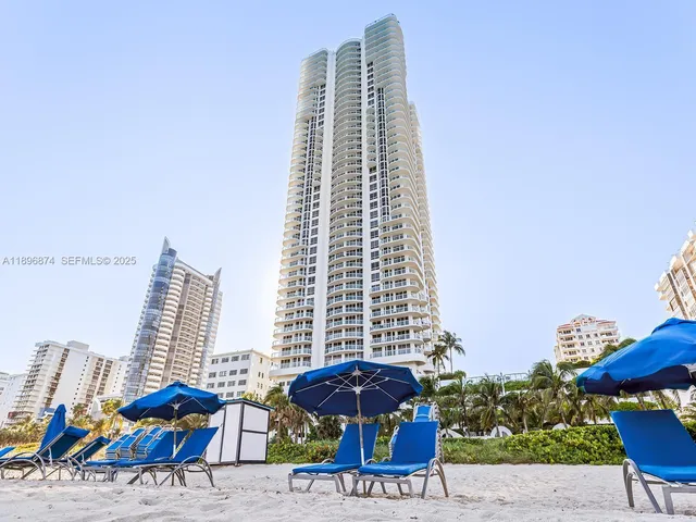 $3,350 | 6365 Collins Avenue, Unit 1105, Miami Beach, FL 33141