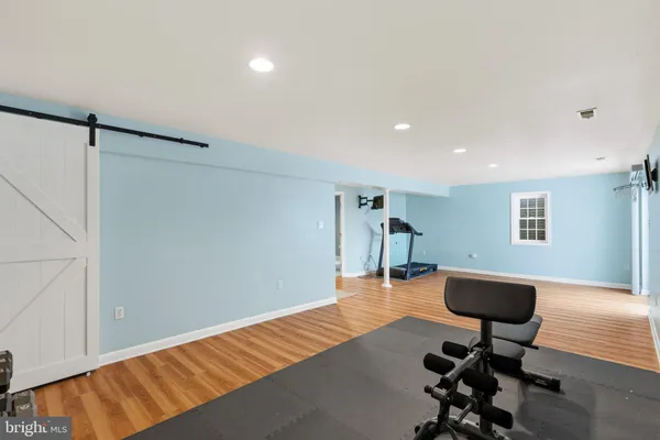 a view of livingroom with furniture